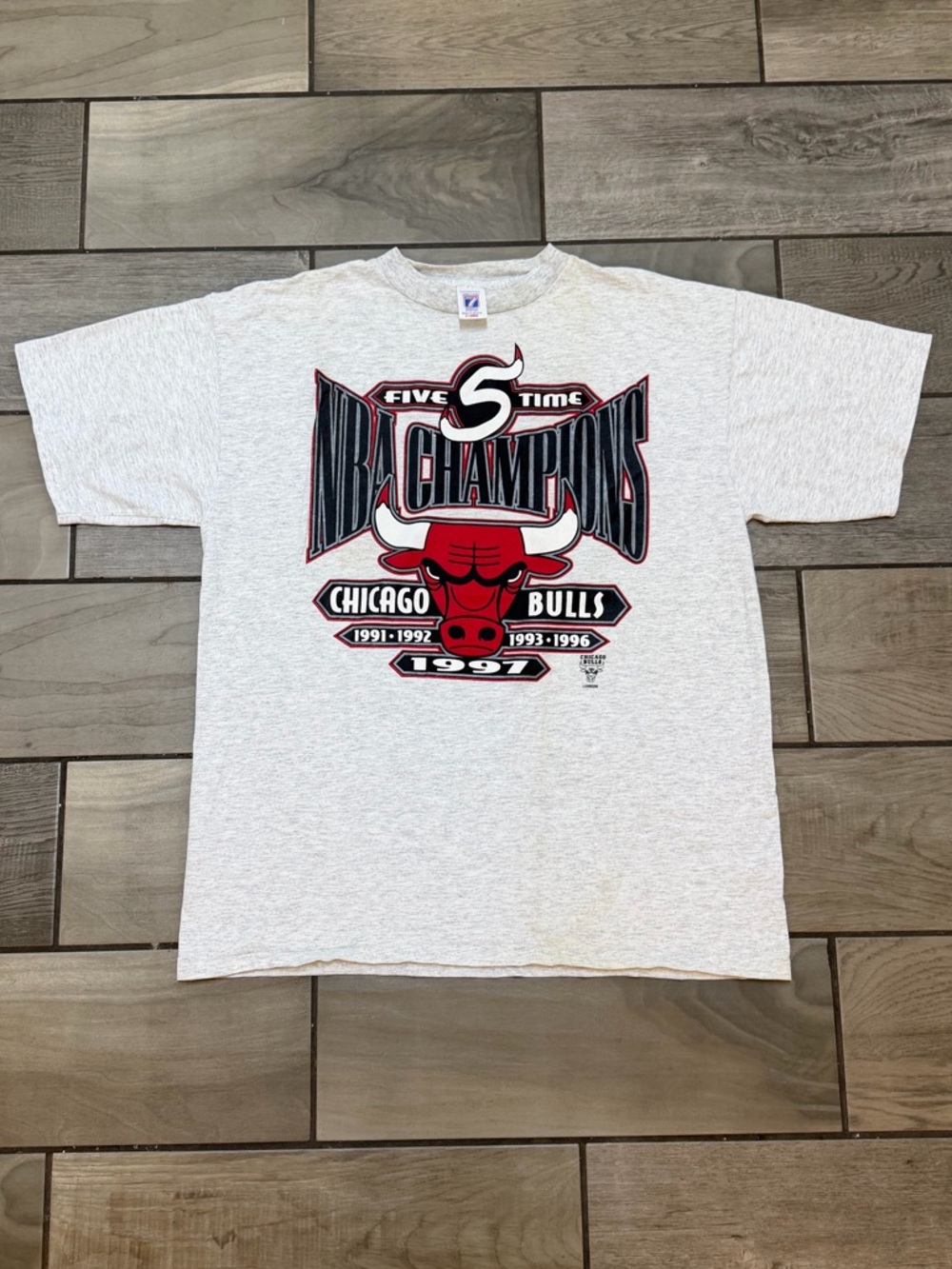 Chicago Bulls 1997 Five-Time Champions Graphic T-Shirt - White